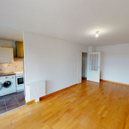 Secteur POMMERY, appartement de type 4 avec balcon, parking et cave
