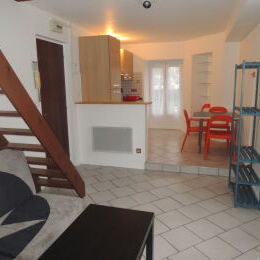 REIMS - PROCHE GARE-
