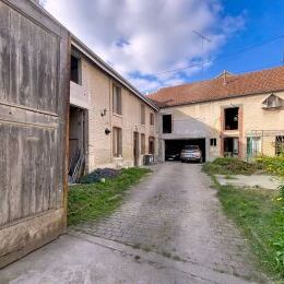  VENDRE: MAISON AVEC DEPENDANCES- AU COEUR DU VIGNOBLE