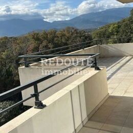 A VENDRE A PORTO-VECCHIO APPARTEMENT F3 AVEC GRANDE TERRASSE ET PISCINE