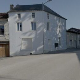 GIVRY EN ARGONNE - MAISON TYPE 6 R�NOV�E, JARDIN ET GARAGE