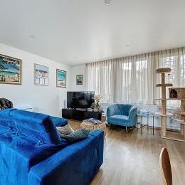 A vendre, REIMS, maison avec jardin et garages