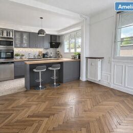 A VENDRE-REIMS HYPER CENTRE-APPARTEMENT TYPE 4 GARAGE FERME