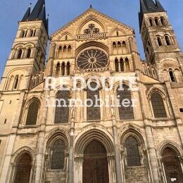 Appartement de Type 3 en dernier �tage avec balcon ( vue basilique)