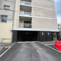 REIMS - RUE DU CHAMP DE MARS