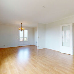 Appartement T4  avec petits balcons - SAINT BRICE COURCELLES