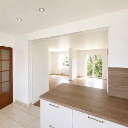 Reims-Tinqueux de 4 chambres, jardin, garage, sous-sol.