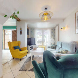 A VENDRE : Maison 6 pi�ces avec cour et jardin  ( � 20 mins de REIMS via l'autoroute A34)