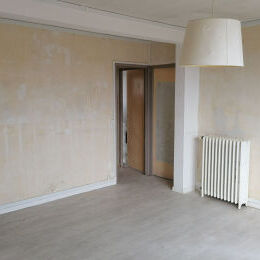 REIMS - Secteur Albert 1er - Appartement de type 3 à rénover avec balcon, cave et parking