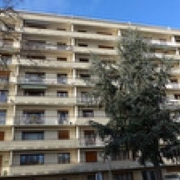 A REIMS APPARTEMENT DE TYPE 3 AVEC GARAGE A VENDRE PROCHE TOUTES COMMODITES