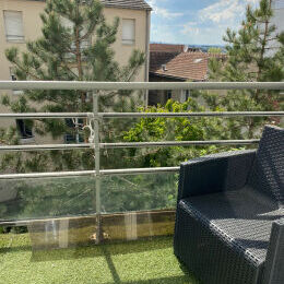 T3 AVEC GRAND BALCON ET GARAGE EN SOUS SOL DANS RESIDENCE RECENTE