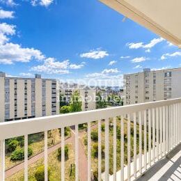 � VENDRE - SAINT MARCEAU - APT T4 - 3 BALCONS - PARKING