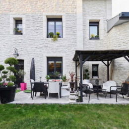 A VENDRE: SAINT-BRICE-COURCELLES - MAISON DE CARACTERE - 3 CHAMBRES - GARAGE - JARDIN - TERRASSES