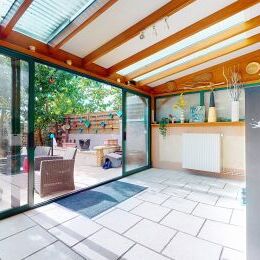 A vendre: Maison avec v�randa, jardin, cave, et d�pendance.