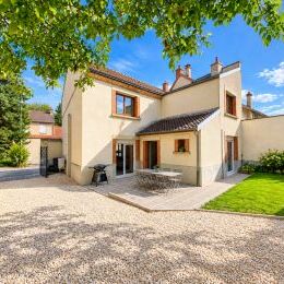 � VENDRE MAISON FAMILIALE R�NOV�E AU COEUR DU VIEUX BEZANNES