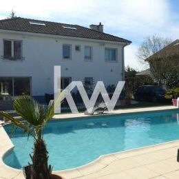 A VENDRE A 10 MN DE REIMS - MAISON INDEPENDANTE AU CALME AVEC PISCINE