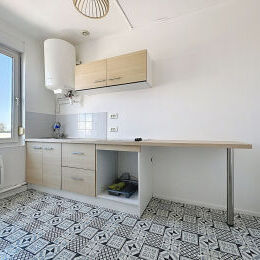 REIMS- PROCHE JEAN JAURES-
