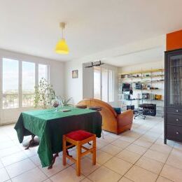 A VENDRE - APPARTEMENT 3 chambres avec BALCONS et GARAGE
