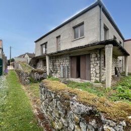 A VENDRE : Parcelle avec dépendances et construction à rénover