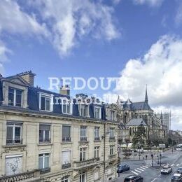 APPARTEMENT DERRIERE LA CATHEDRALE AVEC ASCENSEUR ET 3 CHAMBRES